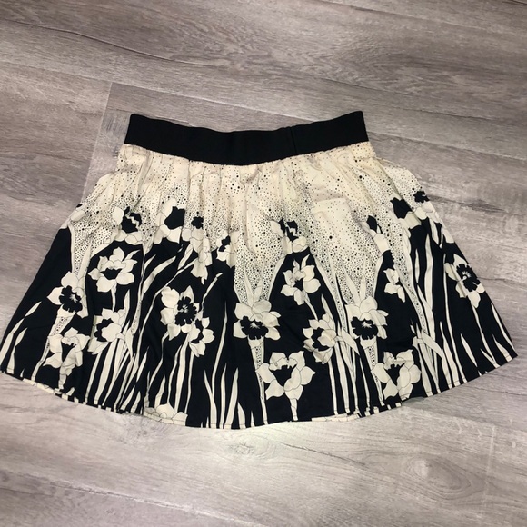Forever 21 Dresses & Skirts - Floral skirt